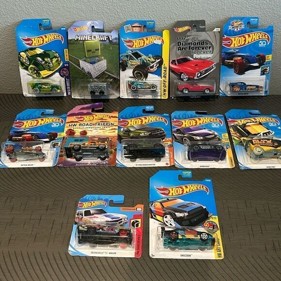 Lot of 12 Hot Wheels.  New in packages - Picture 2 of 6